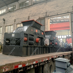 兩臺(tái)超大型半自動(dòng)液壓對輥制砂機(jī)發(fā)往湖北襄陽征戰(zhàn)沙場