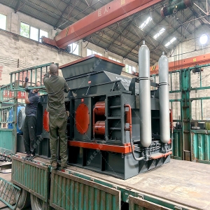 2PG1510半自動大型液壓對輥破碎制砂機(jī)發(fā)往廣東