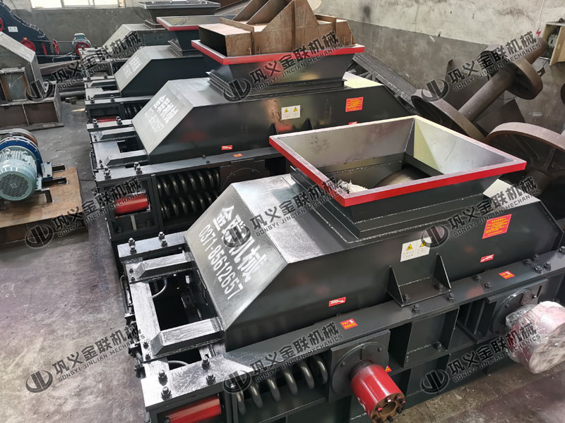 大型對(duì)輥破碎制砂機(jī)有哪些優(yōu)勢(shì)，購(gòu)買一臺(tái)需要多少錢？