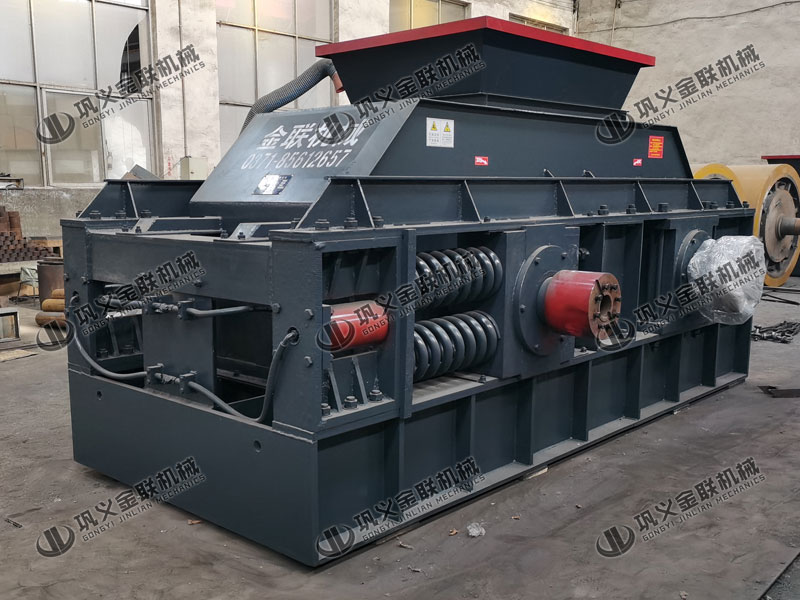 對輥細碎機要注意哪些細節(jié)，運轉(zhuǎn)靠什么？