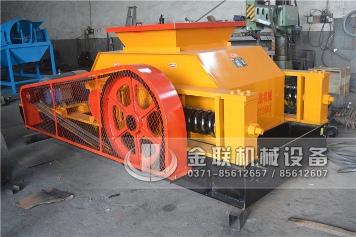 強(qiáng)力破碎機(jī)是靠什么工作的，有哪些注意事項(xiàng)？