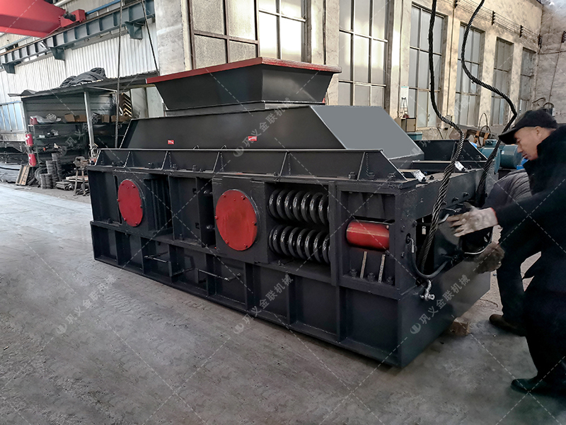 煤矸石對輥破碎機(jī)的出料粒度能達(dá)到多少？產(chǎn)量多大？