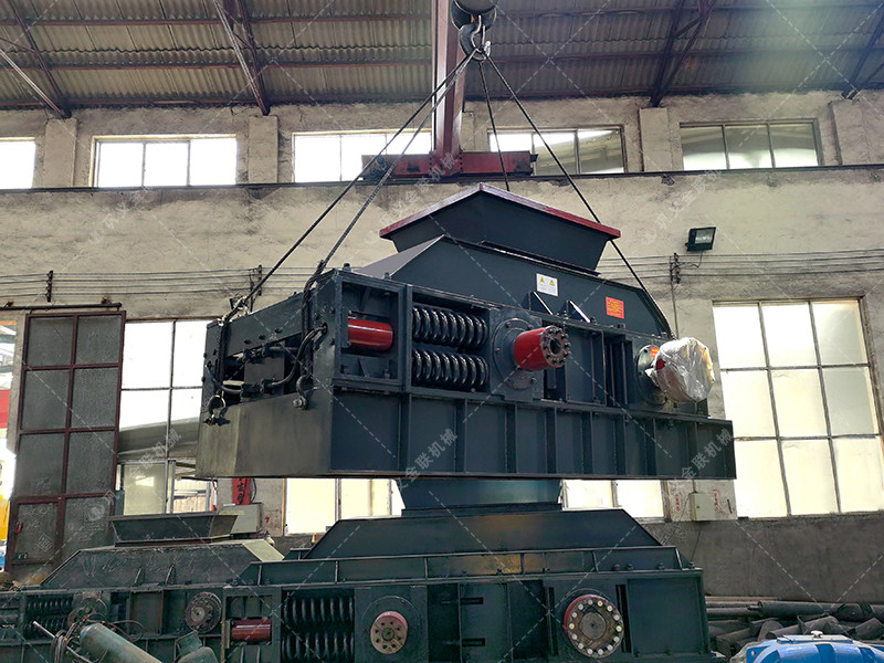 了解設(shè)備配置的技術(shù)參數(shù)，了解設(shè)備配置的技術(shù)參數(shù)，并根據(jù)對(duì)輥破碎機(jī)用戶(hù)的生產(chǎn)要求和物料硬度，合理構(gòu)建對(duì)輥破碎機(jī)的設(shè)備規(guī)格