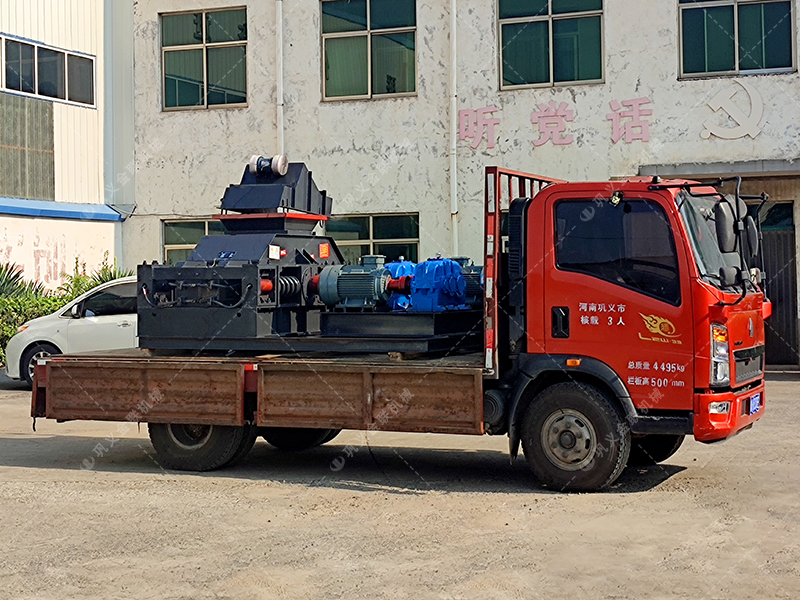 2PG0806彈簧式對輥破碎制砂機(jī)設(shè)備發(fā)貨圖片