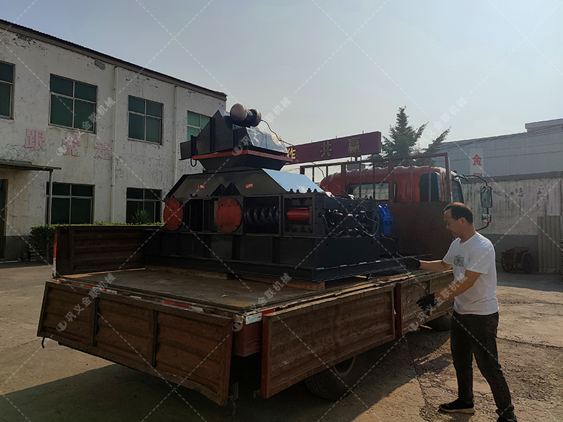 2PG0806彈簧式對輥破碎制砂機(jī)設(shè)備發(fā)貨圖片