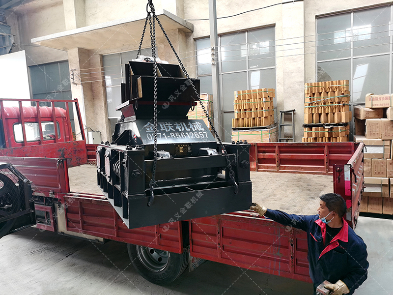 2PG800x600直連式對(duì)輥破碎機(jī)發(fā)貨圖片