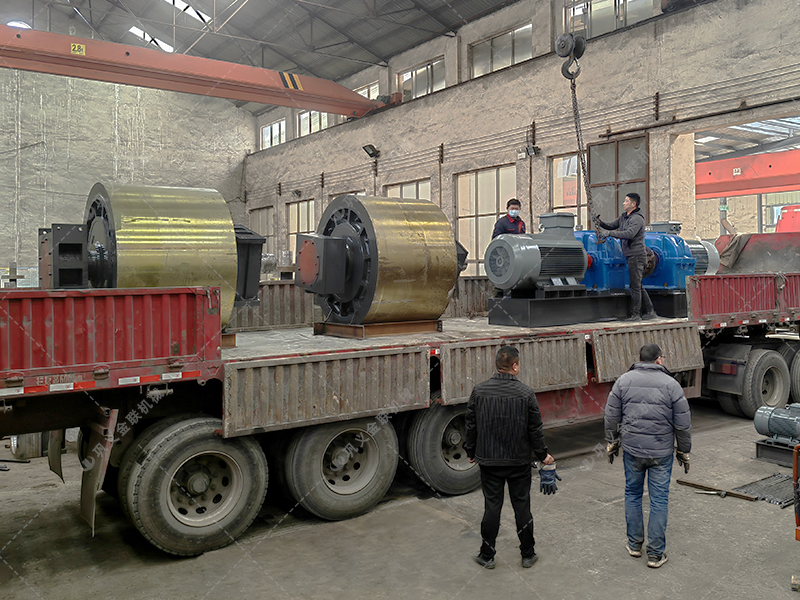 對(duì)輥破碎機(jī)總成發(fā)貨圖片_發(fā)往安徽阜陽(yáng)