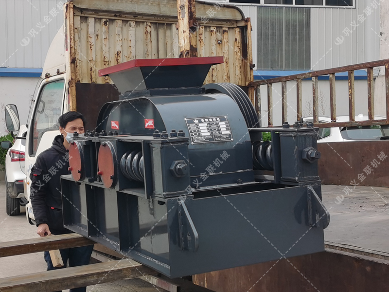2pg400X250小型對輥破碎機(jī)發(fā)貨圖片_發(fā)往湖南長沙_破碎石英沙