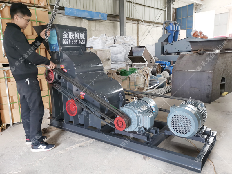 小型46雙級粉碎機(jī)發(fā)貨圖片_發(fā)往內(nèi)蒙古化德_破碎煤