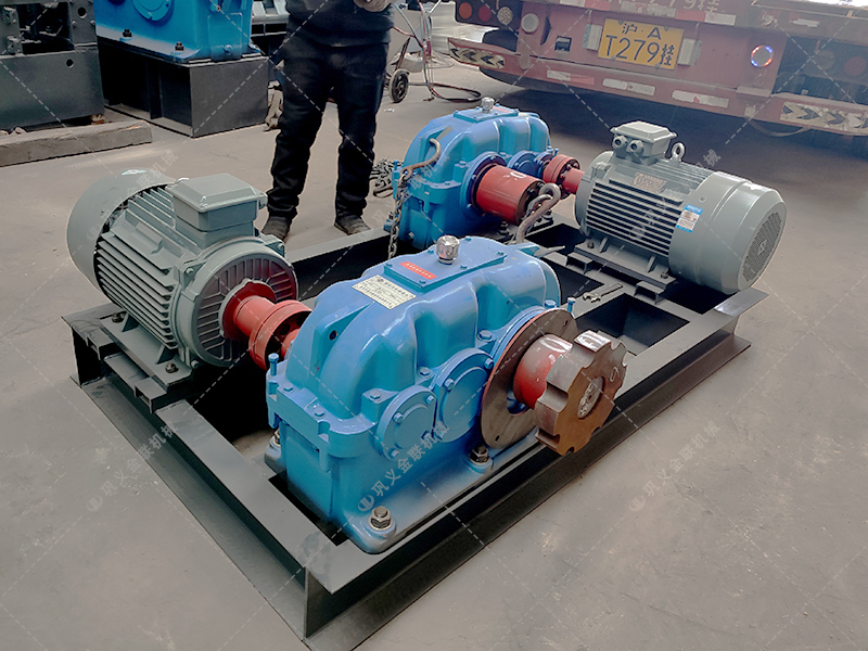 2PG800X600對輥破碎機發(fā)貨圖片_發(fā)往重慶_鵝卵石制砂