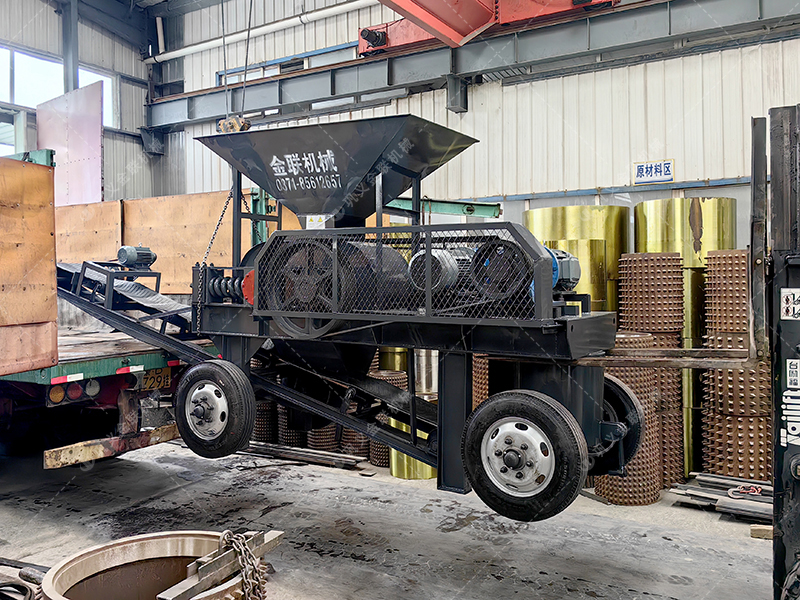 2PG小型移動對輥破碎機(jī)發(fā)貨現(xiàn)場圖片_發(fā)往江西撫州