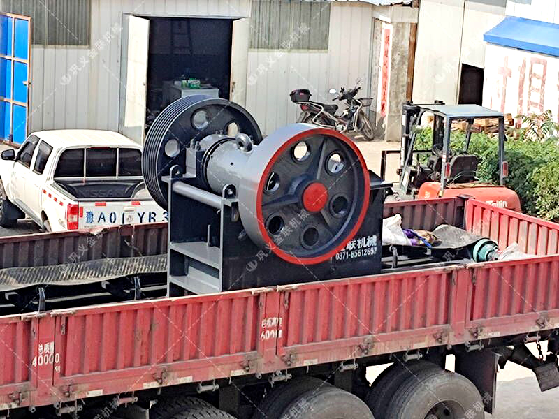 顎破與對(duì)輥破碎機(jī)：哪種更節(jié)省地將石頭破碎成石子？