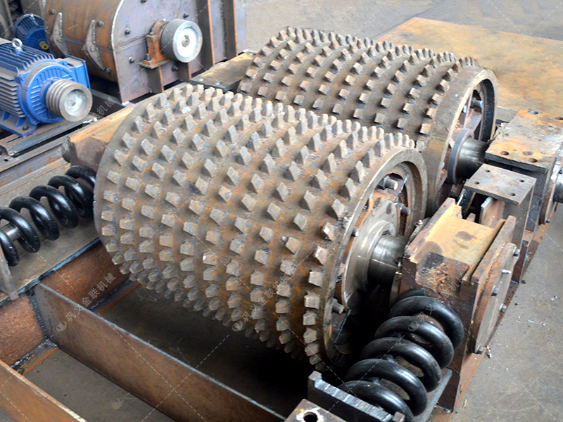 不挑食的 “實力派”：雙齒輥破碎機如何輕松應(yīng)對礦石開采中的多樣物料？?