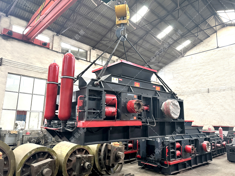 對輥制砂機(jī)在河卵石生產(chǎn)線中，如何與給料機(jī)、顎破協(xié)同？