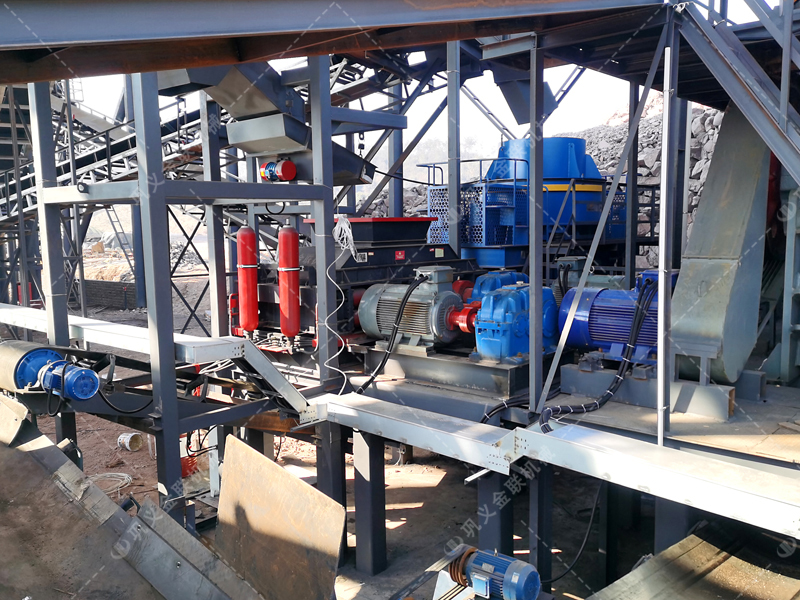 對輥制砂機(jī)在河卵石生產(chǎn)線中，如何與給料機(jī)、顎破協(xié)同？